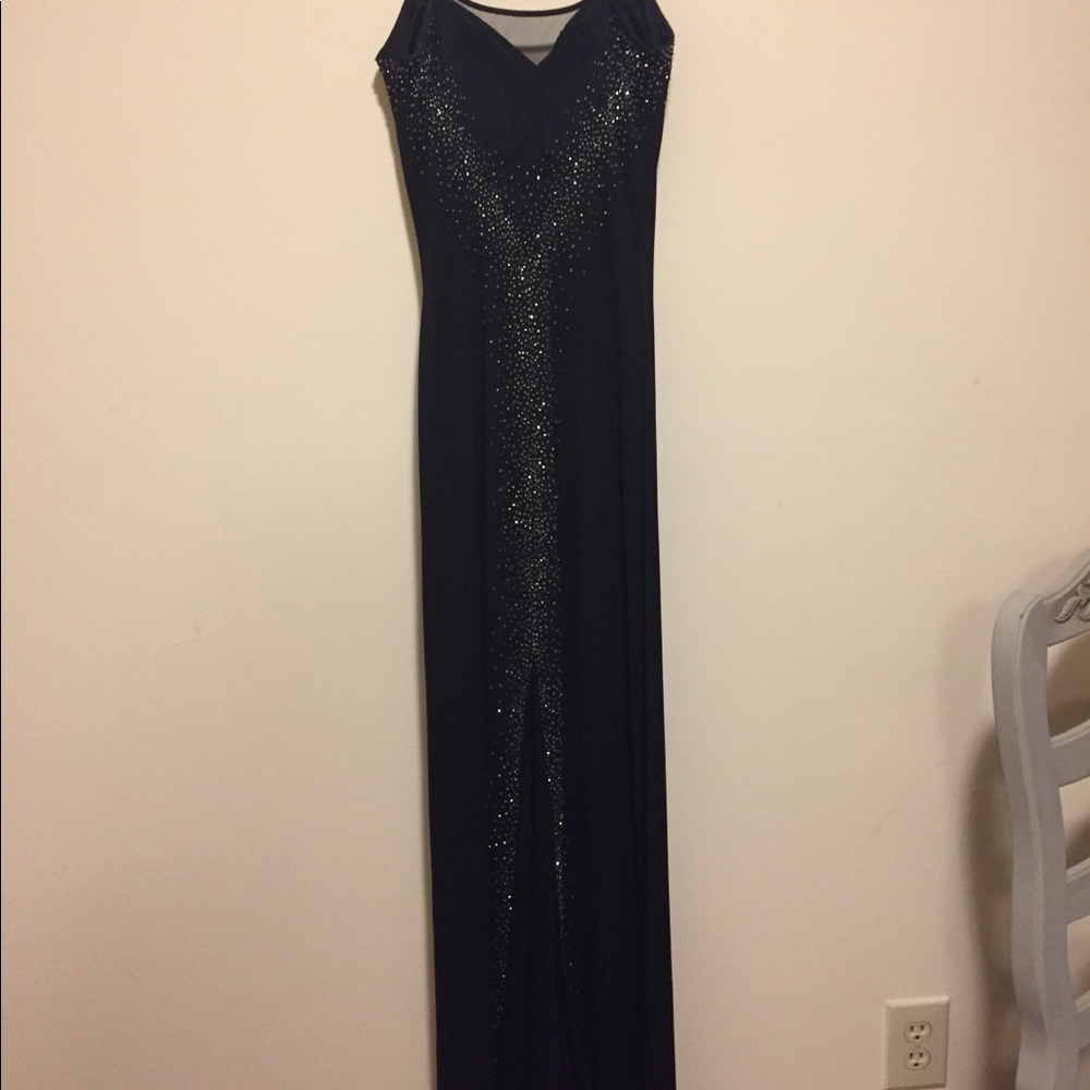 Beautiful Formal Gown - Picture 2 of 6